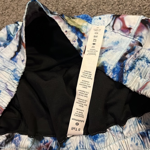 Floral lululemon shorts - Picture 4 of 4